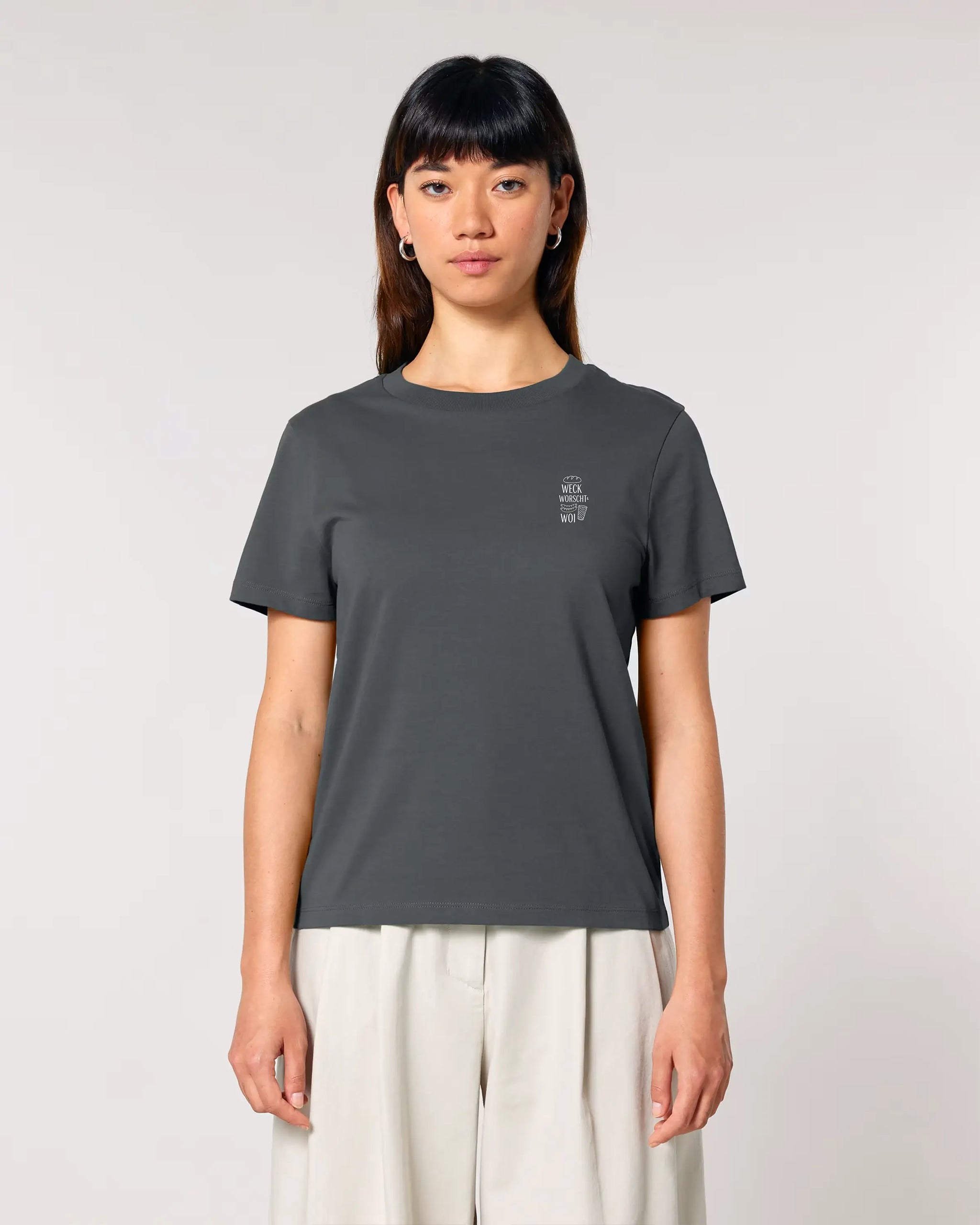 Weck Worscht & Woi - Brustprint (Damenshirt) – Produktbild – Bio Pfaelzer Streetwear | PFALZVIBE