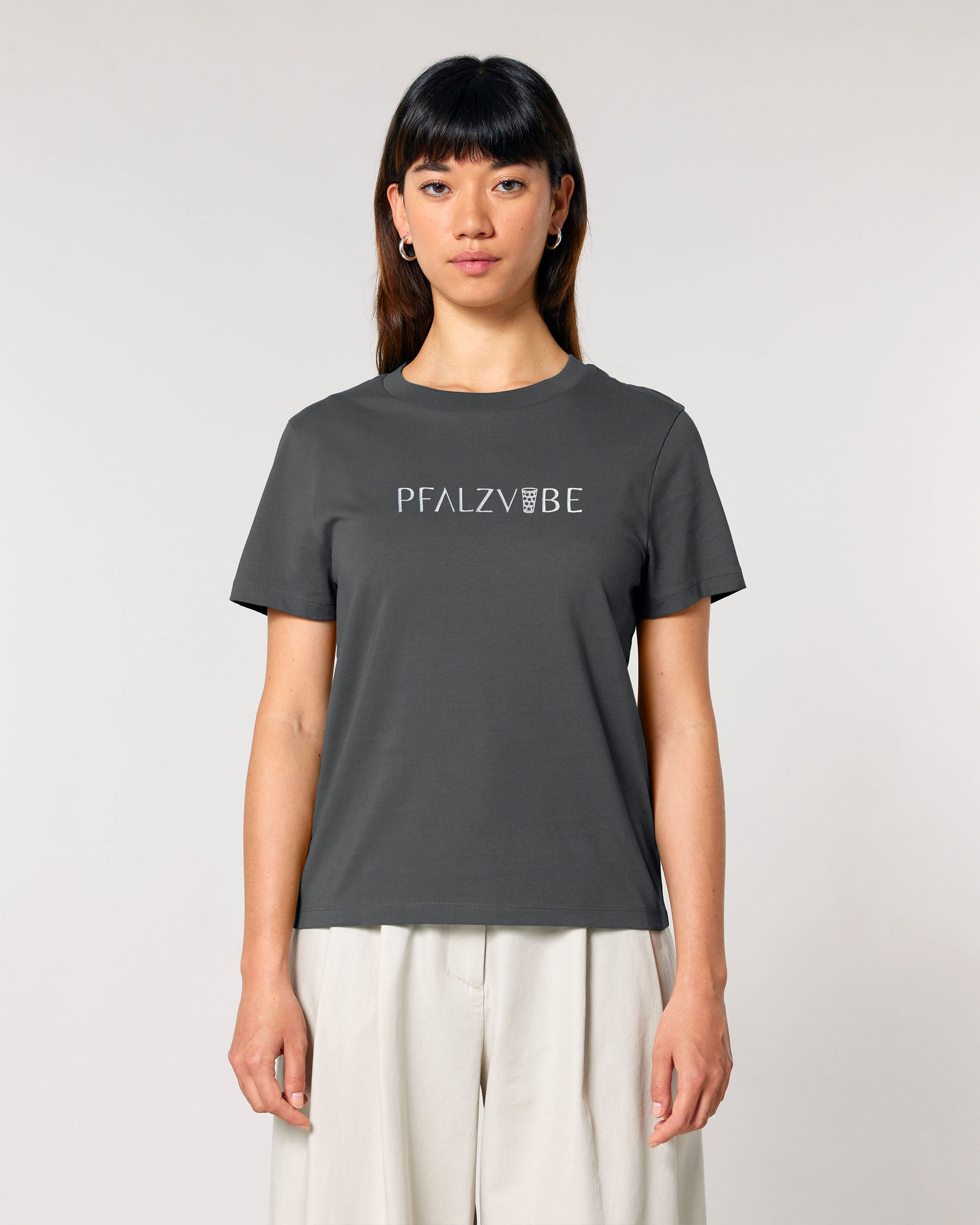 PFALZVIBE Logo-Stick Damenshirt – Produktbild – Bio Pfaelzer Streetwear | PFALZVIBE