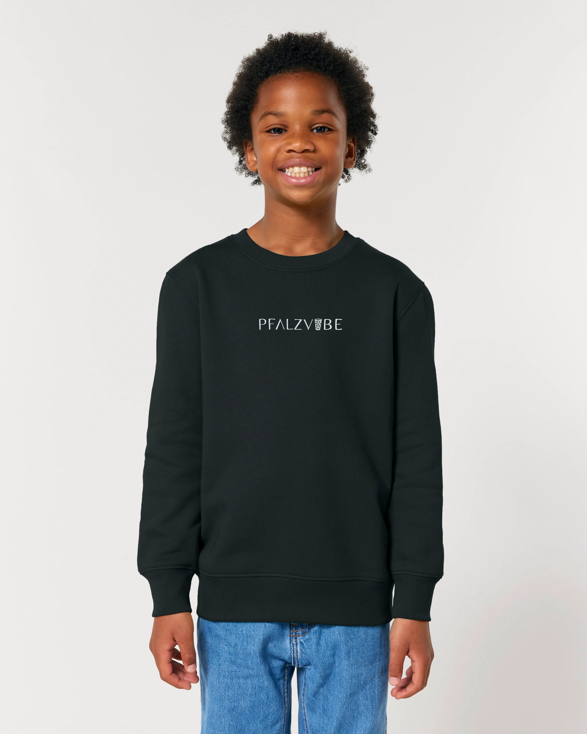 PFALZVIBE Premium Stick Kinder Pullover – Seitenansicht – Bio Pfaelzer Streetwear | PFALZVIBE