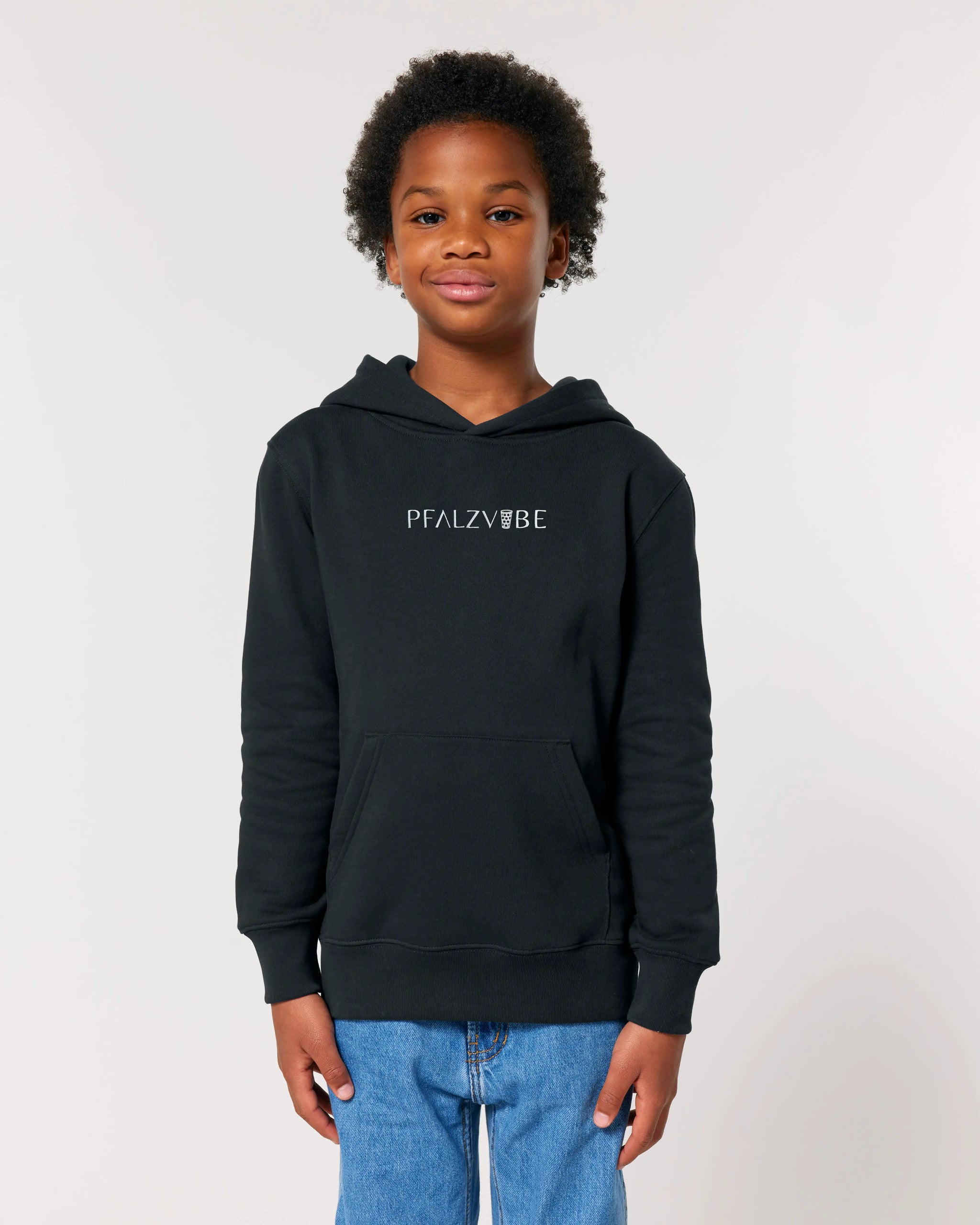 PFALZVIBE Premium Stick Kinder Hoodie – Rueckansicht – Bio Pfaelzer Streetwear | PFALZVIBE
