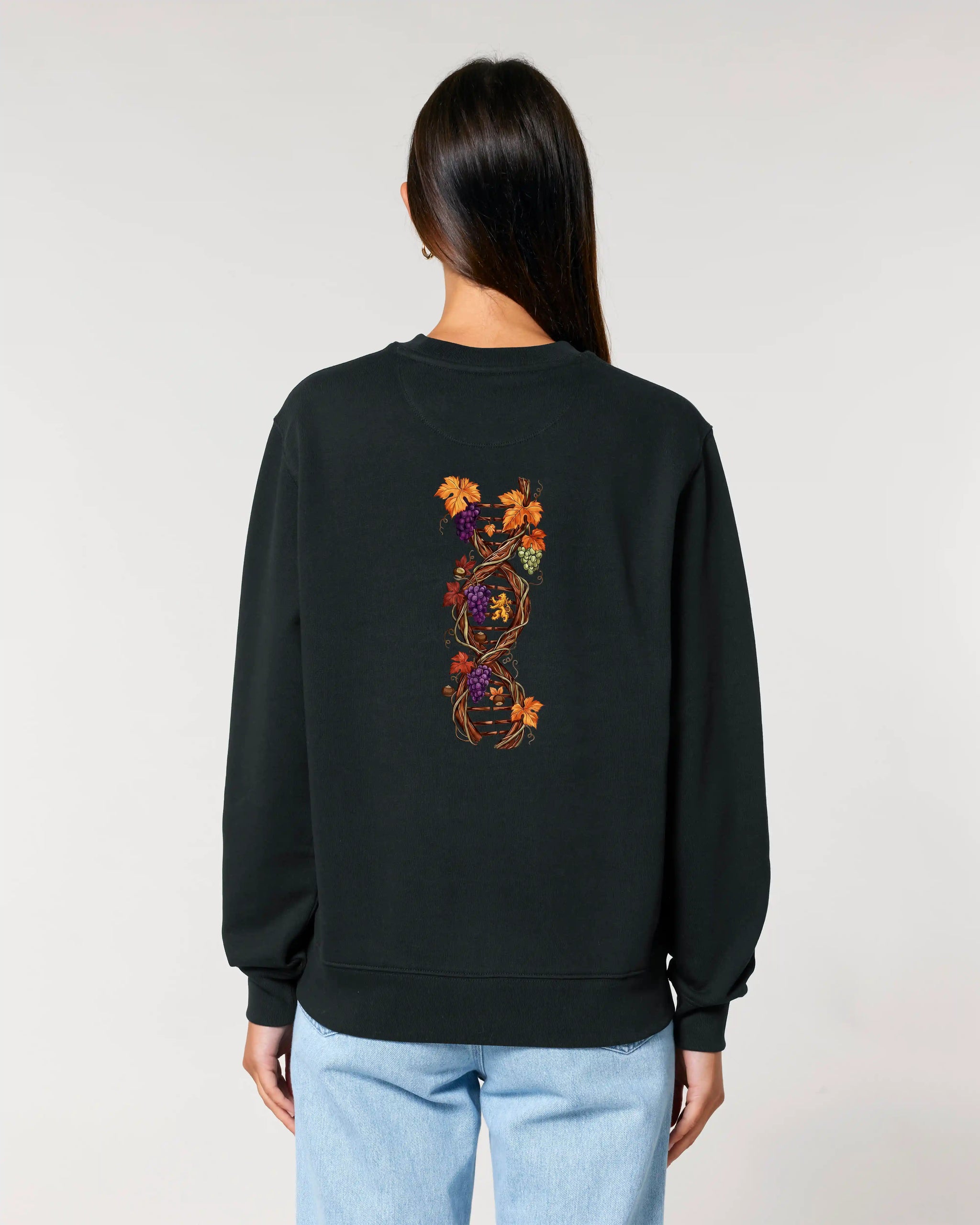 Rückansicht des Pfalz DNA Pullovers mit kunstvoller Doppelhelix auf dem Rücken.