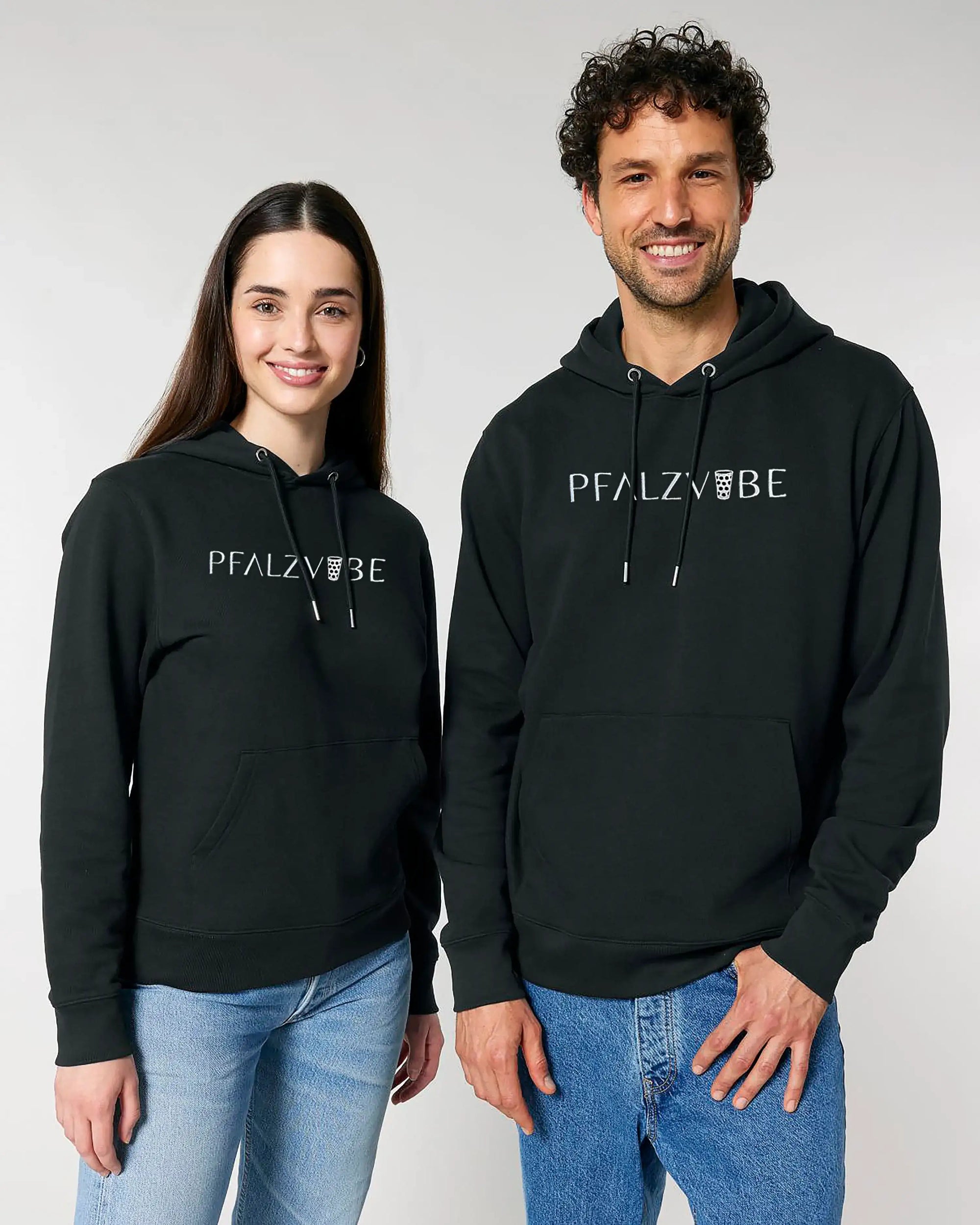 PFALZVIBE Premium Stick Hoodie – Frontansicht – Bio Pfaelzer Streetwear | PFALZVIBE
