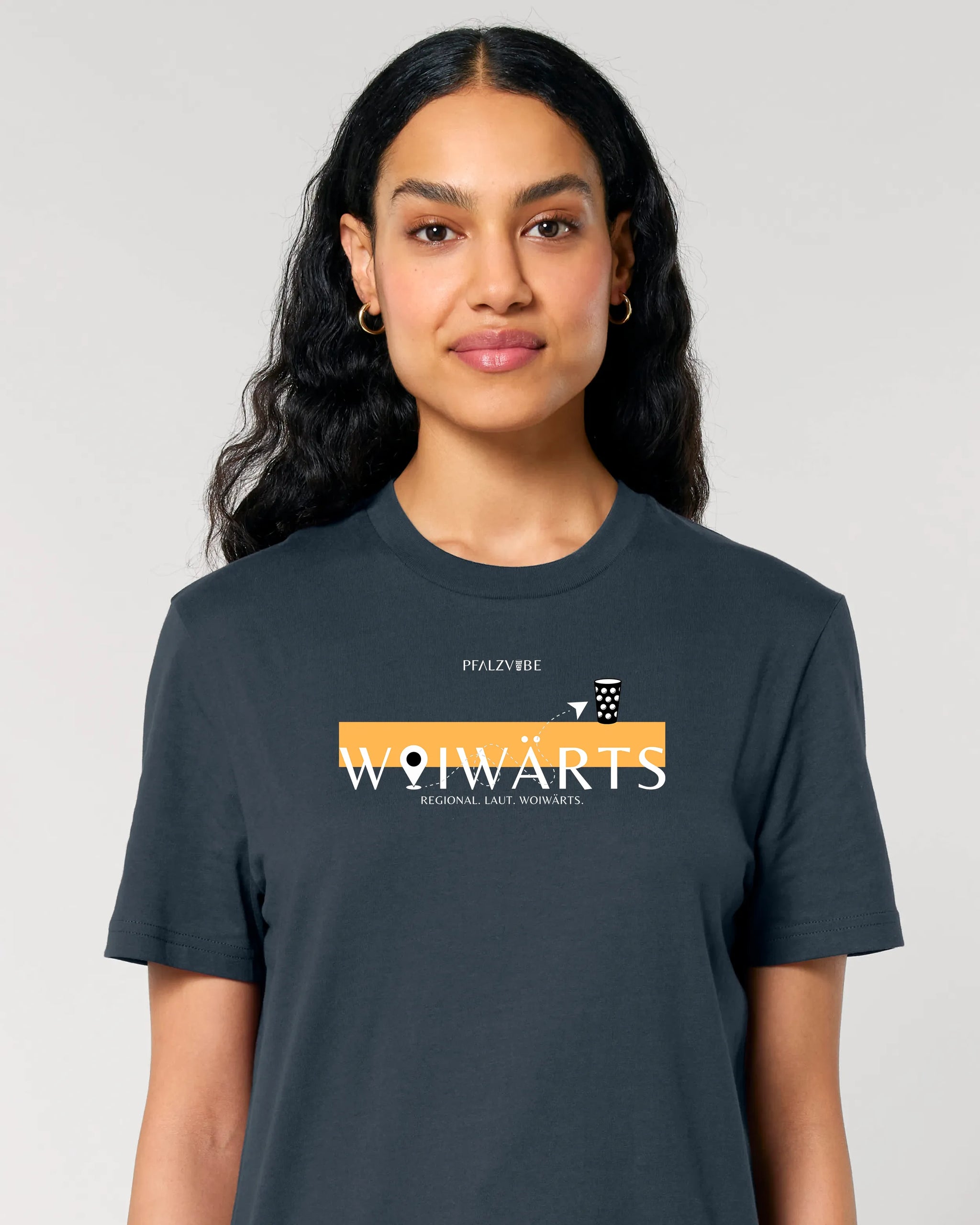 WOIWÄRTS Pfalz First T-Shirt – Frontansicht – Bio Pfaelzer Streetwear | PFALZVIBE