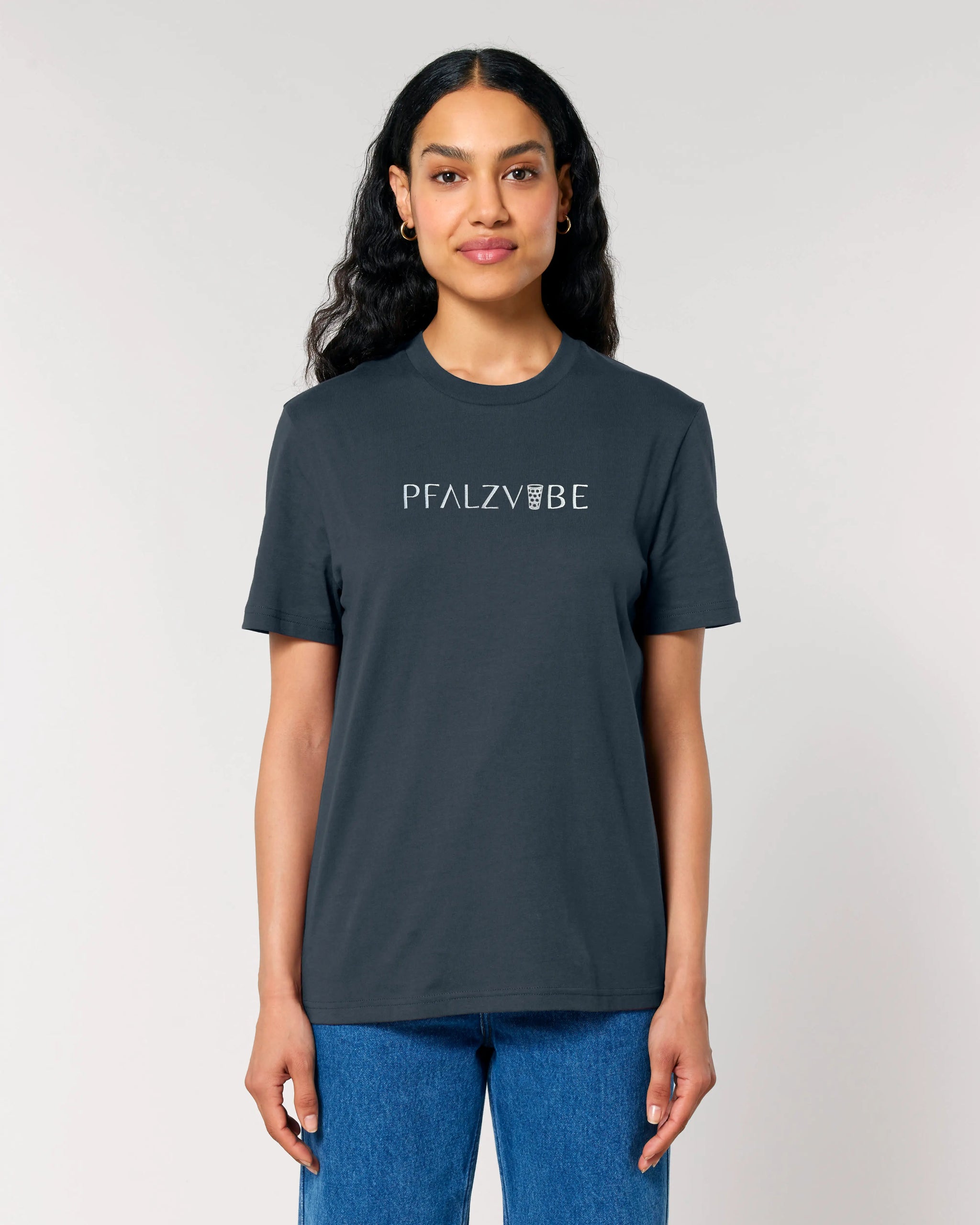 PFALZVIBE Logo-Stick T-Shirt – Seitenansicht – Bio Pfaelzer Streetwear | PFALZVIBE