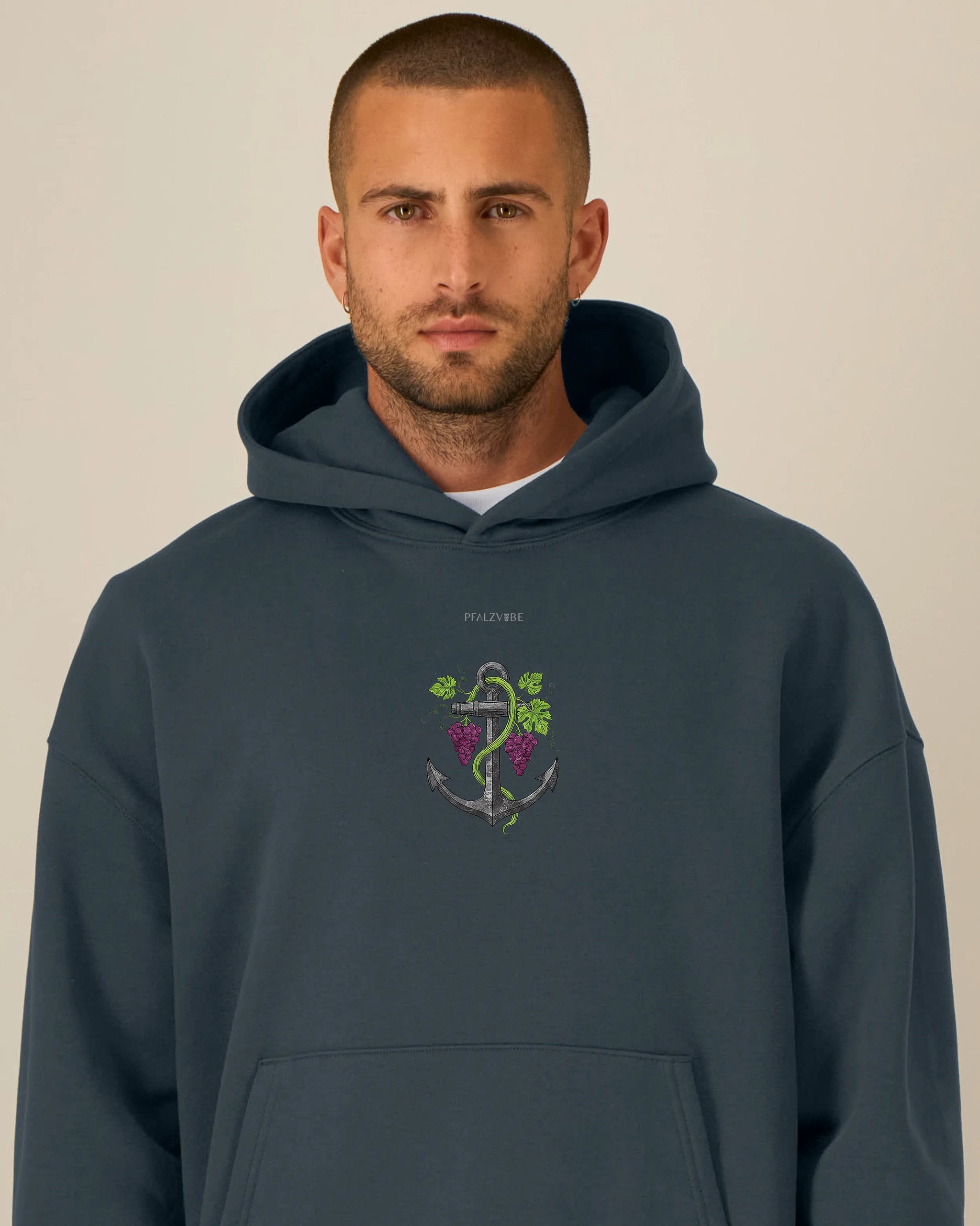 Pfalzanker Hoodie – Detailansicht – Bio Pfaelzer Streetwear | PFALZVIBE