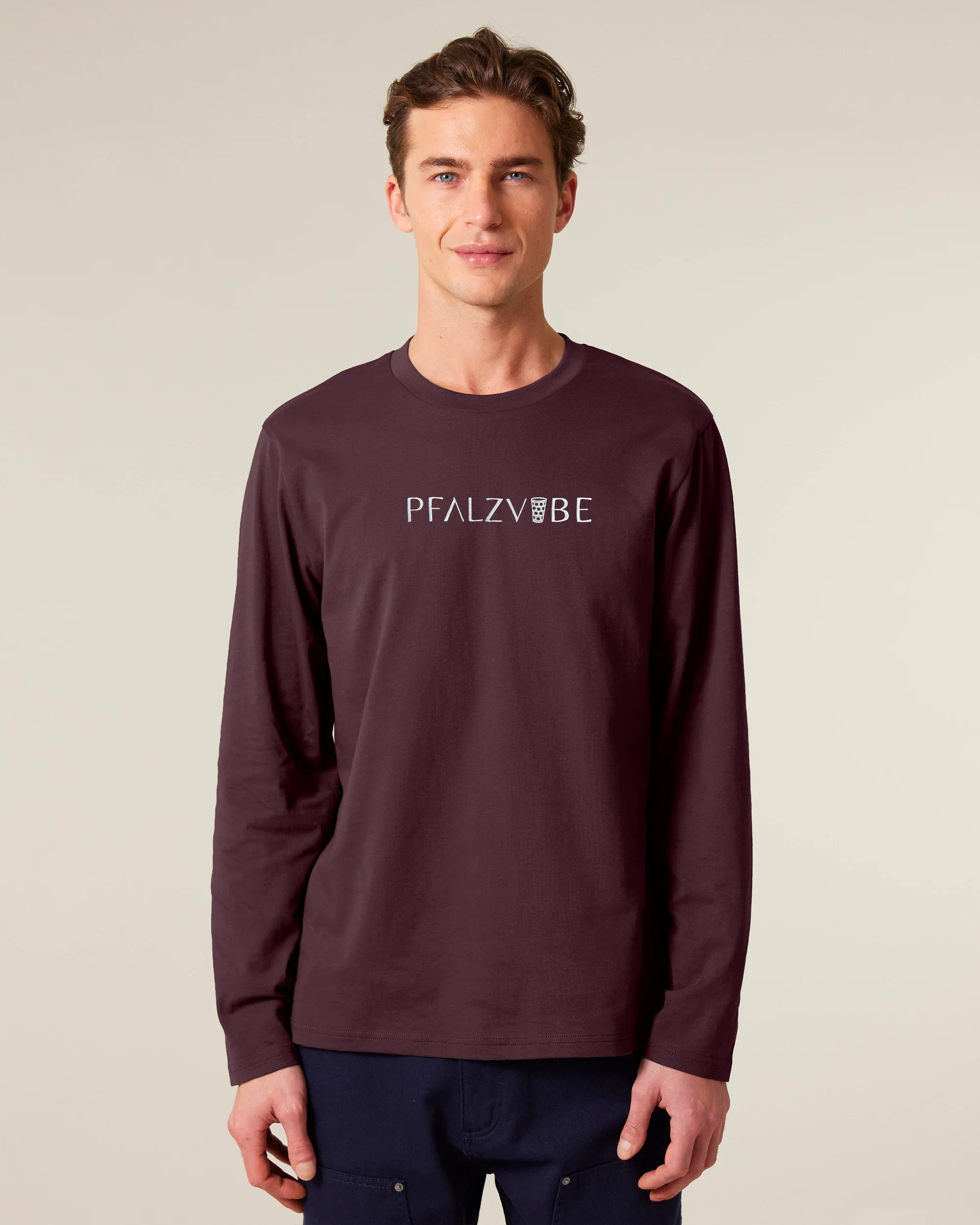 PFALZVIBE Premium Stick Langarmshirt – Detailansicht – Bio Pfaelzer Streetwear | PFALZVIBE